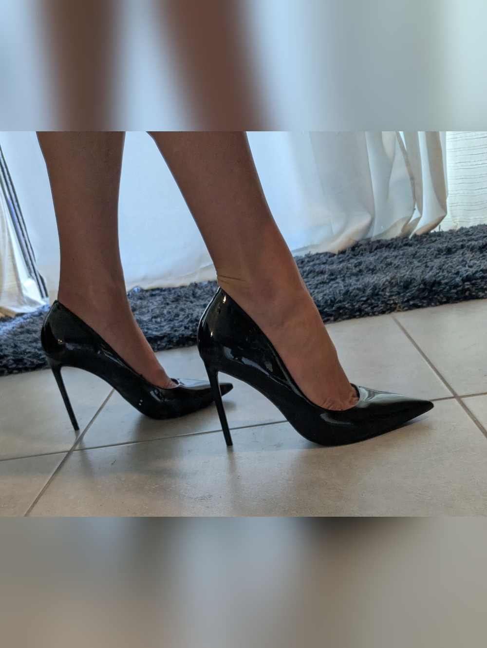 Steve Madden Black Patent Pointed Toe Pumps